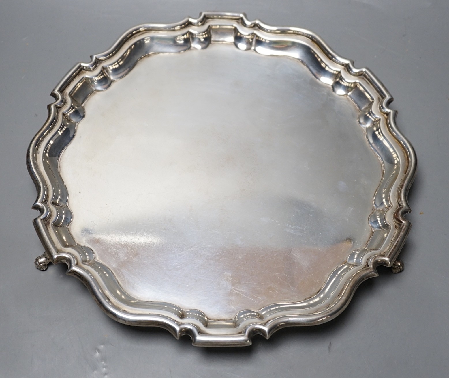 A George V silver salver, Robert Pringle & Sons, London, 1921, 29.7cm, 25.4oz.